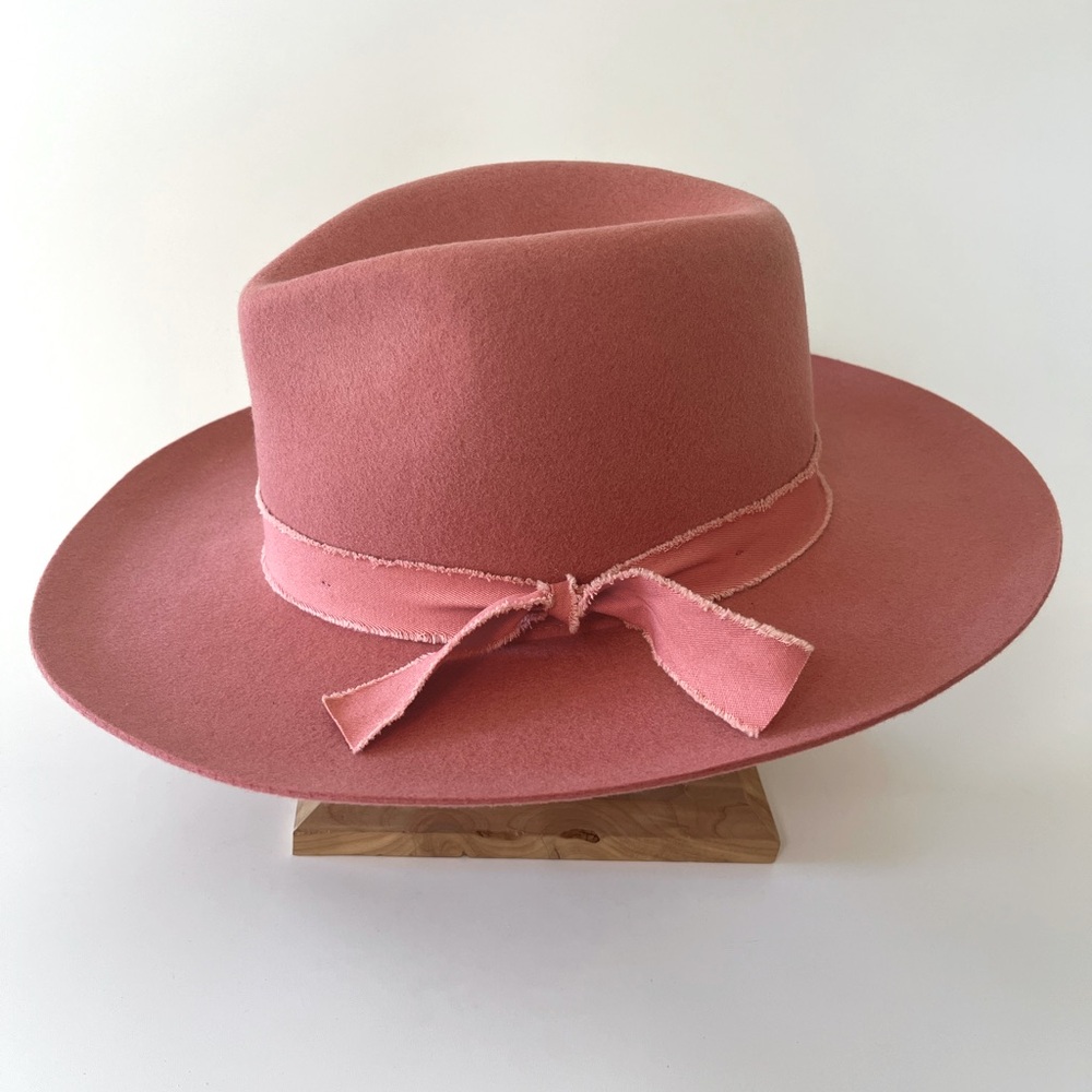 NWT Olive & Pique wool felt Kaia hat in pink OSFM